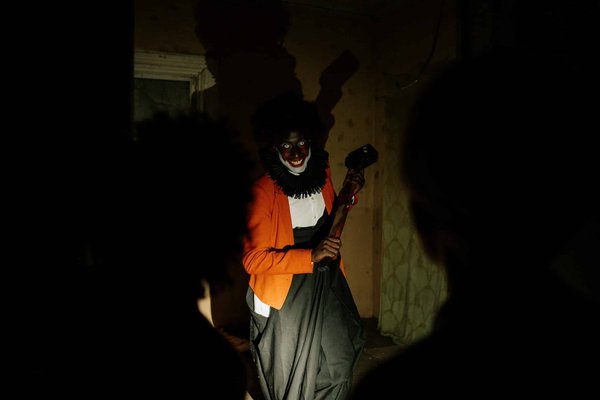 What are the benefits of real-time ray tracing for creating dynamic shadows in horror games?